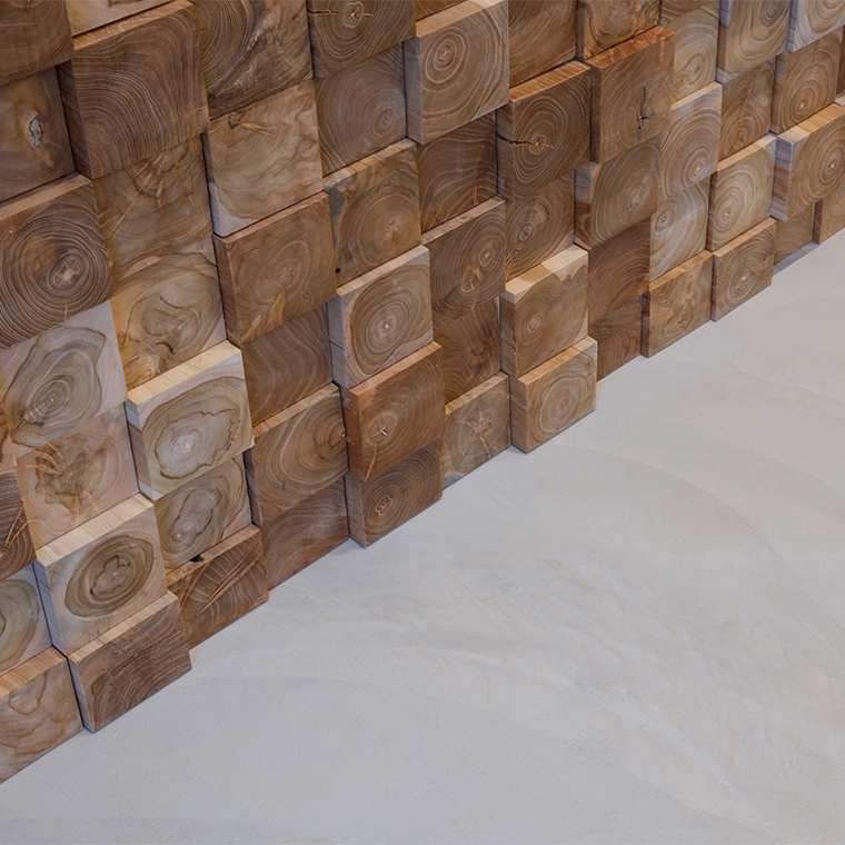 Détail matière Rénovation mur en bois sol béton ciré